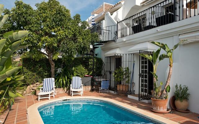 AP149 -Townhouse with pool and roof terrace