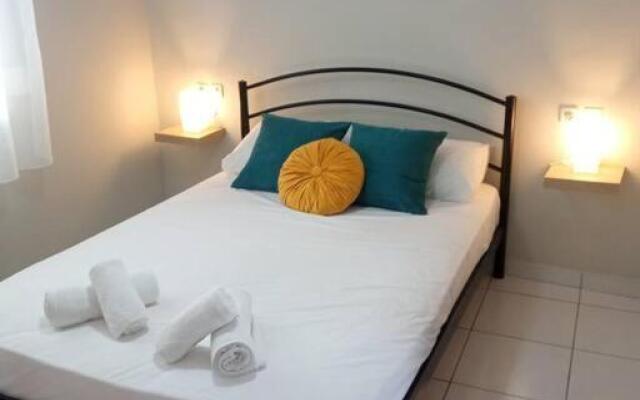 Lemon - HappyHostGr - Downtown Apartment