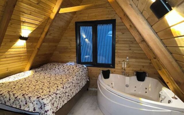 Hidden Garden Bungalow