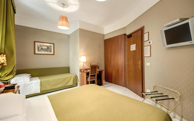 Landmark Summit Hotel