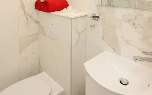 Melek Accommodations