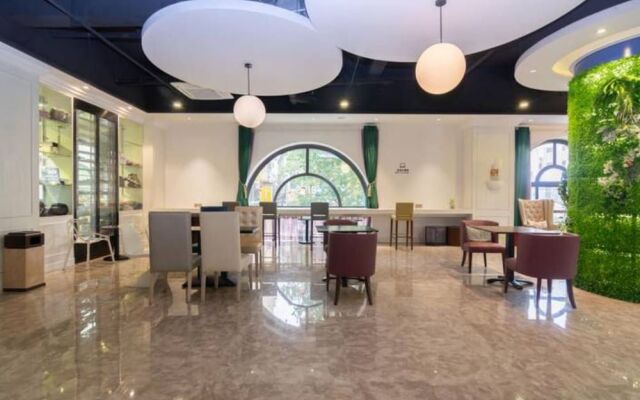 Shine Apartment
