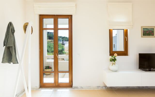 Mikro Livadi Special Lodges