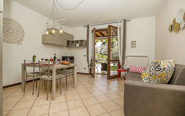 Borgo Degli Ulivi 800Mt From Lake