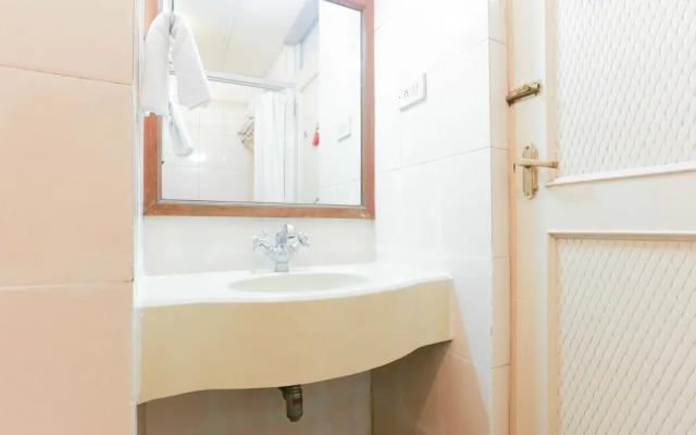 Hotel Adarsha Inn
