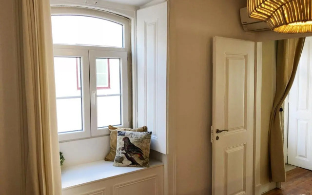 Remodeled Historic Apartment in Bairro Alto