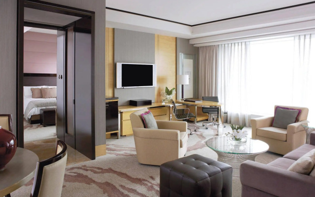 Four Seasons Hotel Hong Kong