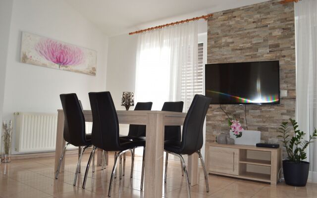 Apartment Tome - sea view : A1 Tisno, Island Murter
