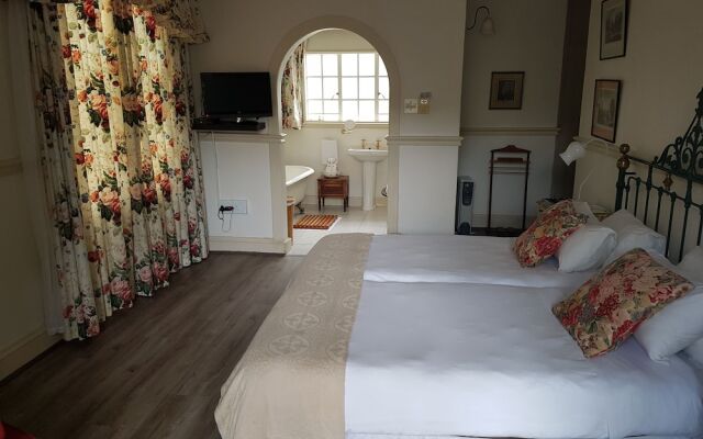 Sherwood's Country House