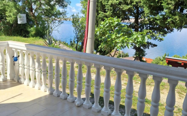 Villa Vesna, 70m from beach