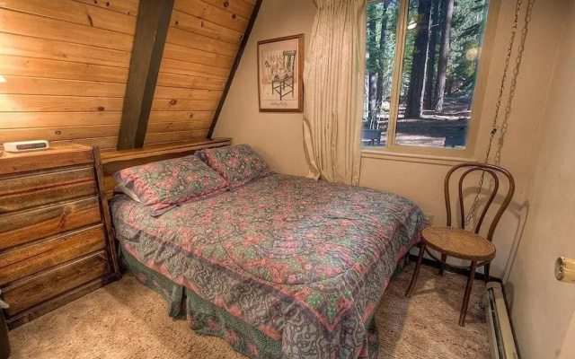 Lodgepole Chalet 3 Bedroom Home by RedAwning