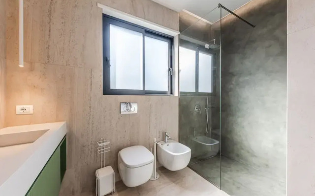 Villa Serenity Luxury Lakeside Manor