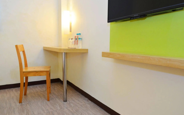 ZEN Rooms Raya Rungkut