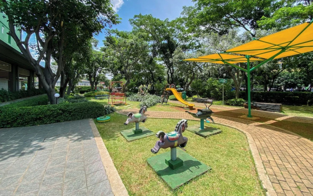 Strategic And Homey 2Br Green Pramuka Apartment