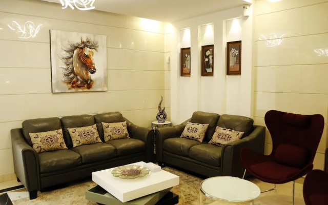 Click Square Hotel