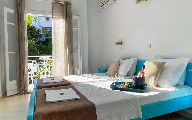 Stratos Hotel