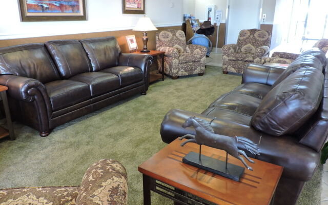 Boothill Inn And Suites