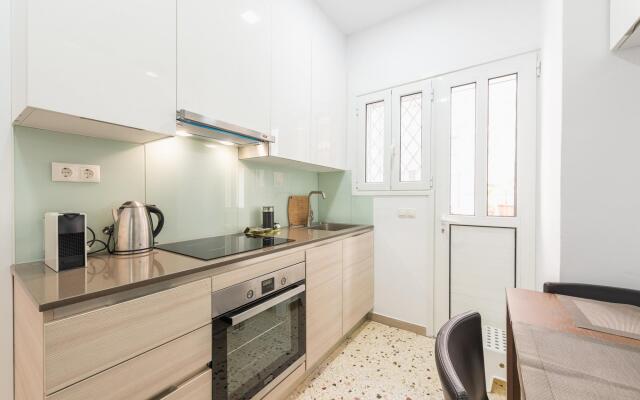 Fresh and Clean apt for 6 in Koukaki