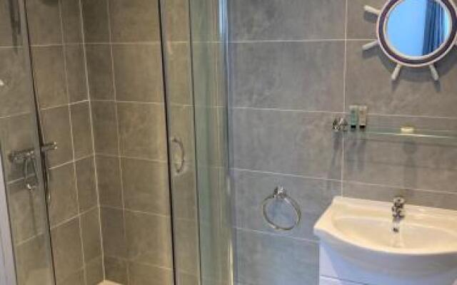 The Waves Bar Cafe B and B Hotel