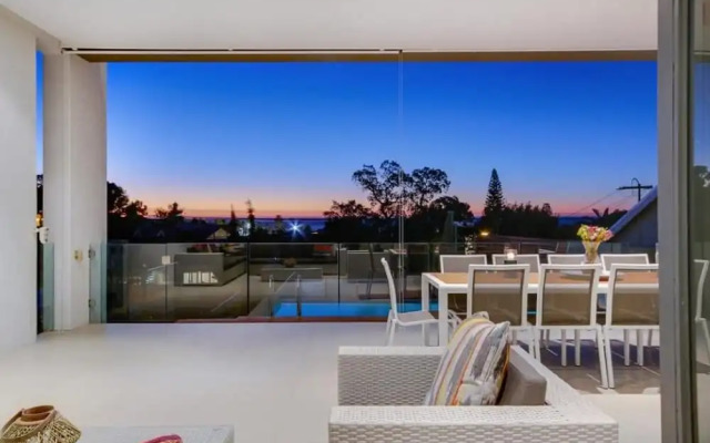 Harrier Place - Four Bedroom Villa, Sleeps 8