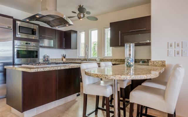 Expansive Views of Famous Cabo Arch: Villa Sirena