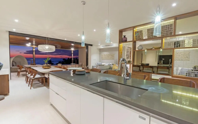 Sunny Vacation Condo 6