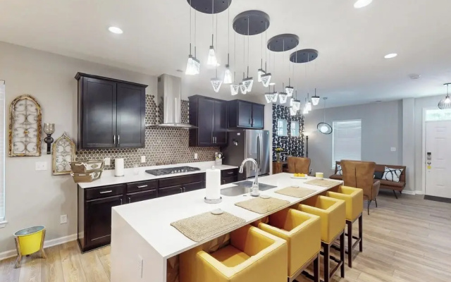 Stylish 3BR Home w/ Patio, W & D