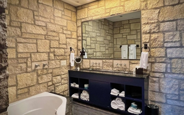 The Oread Lawrence, Tapestry Collection by Hilton