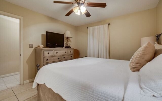 Pelican Beach 102 1 Bedroom Condo