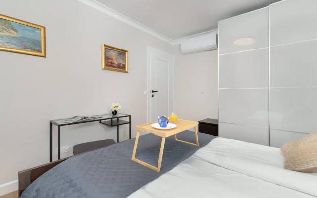 Apartment With Two Balconies by Renters