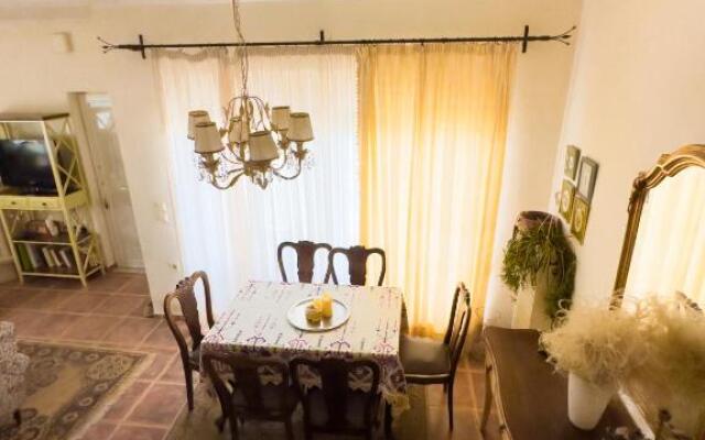 Cosy 2-Floor House with Garden