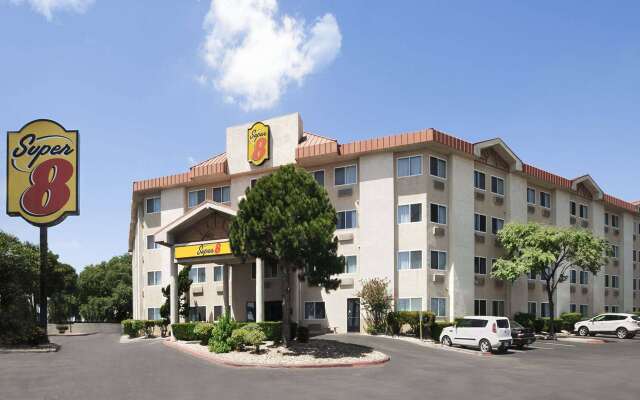 Super 8 by Wyndham Austin North/University Area