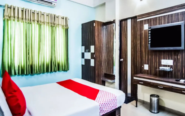 OYO 15650 Tourist Inn