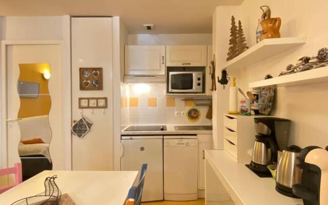 Place de la Mairie. Joli T2 4p - Terrasse Et Vue.