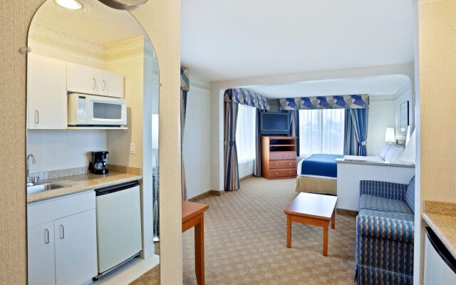 Holiday Inn Express & Suites Tacoma by IHG