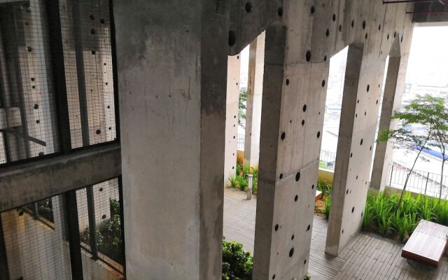 Univ 360 Cozy Apartment with Pool View