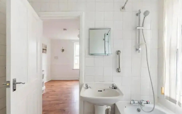 Cheerful Maisonette in the Heart of Orrell Park