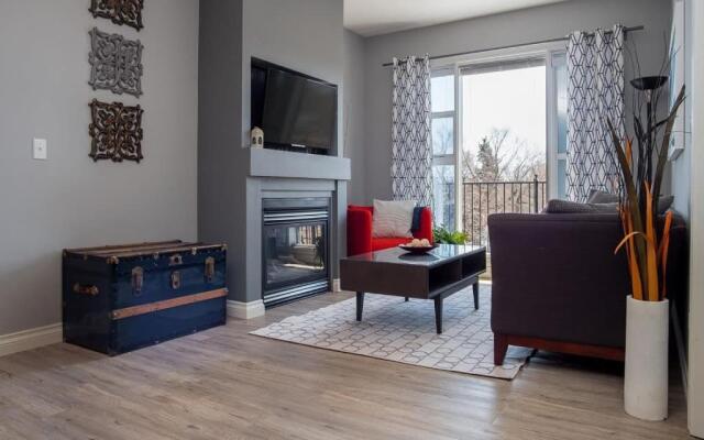 Comfy Home Office Condo w Parking Balcony Coffee