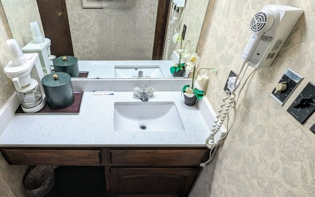 Edelweiss Inn And Suites