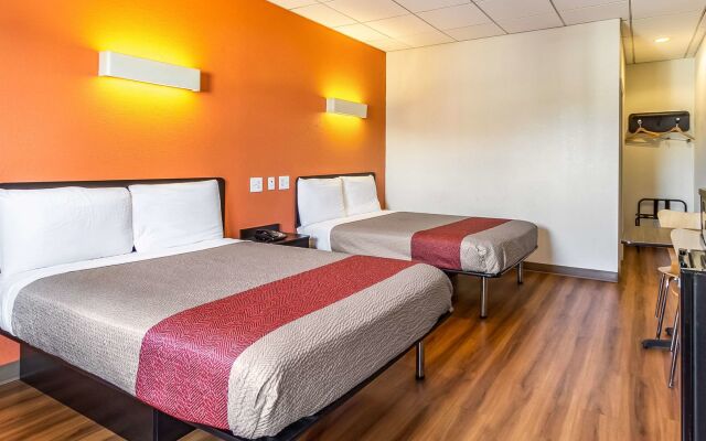 Motel 6 Elizabeth, NJ - Newark Liberty Intl Airport