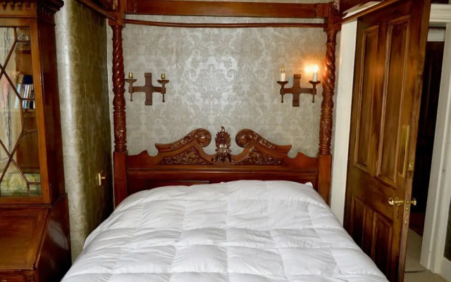 Traditional Boutique Apartment off Leith Walk