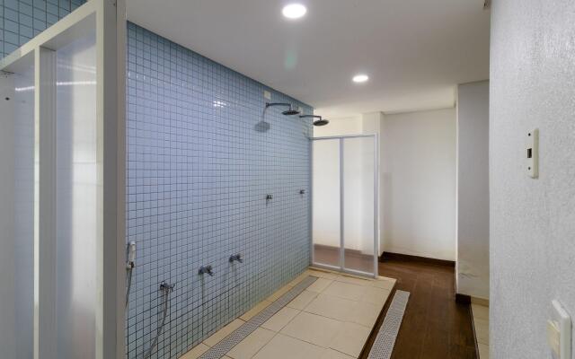 Apto em cond. a beira mar com piscina EAR0401