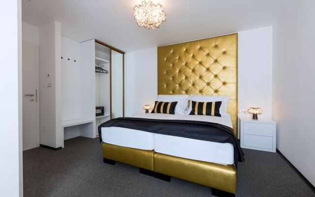 B Gold Luxury Rooms