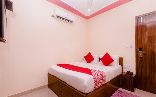 OYO 28751 Aadya International