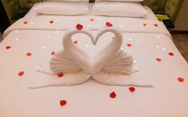 Expressionz Professional Suites by Rsq