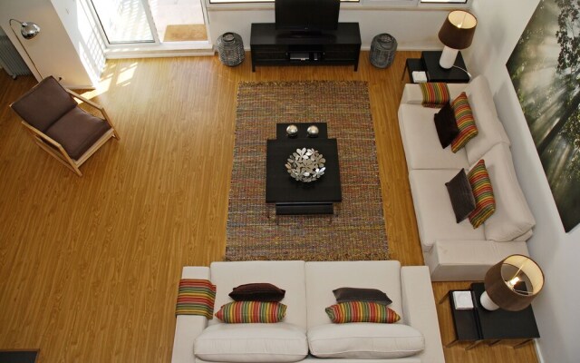 Castelo Apartments by linc