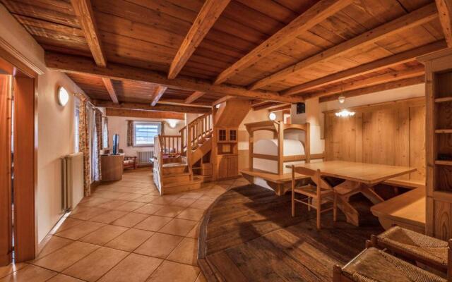 Mandarda stile rustico 6/8 letti