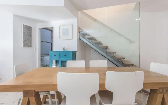 Stunning She Oak Lane 2 BR Apartment