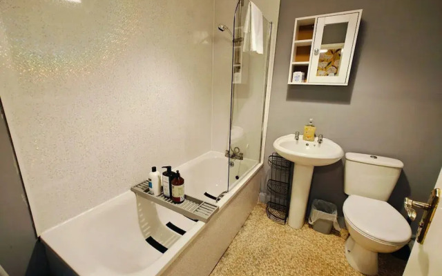 2BR Fortuna Meadow in Belfast