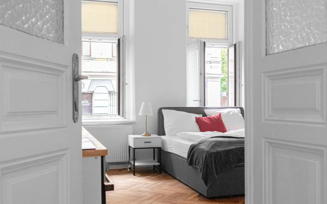 Joyful Apartments at Superb Location near AKH Hospital